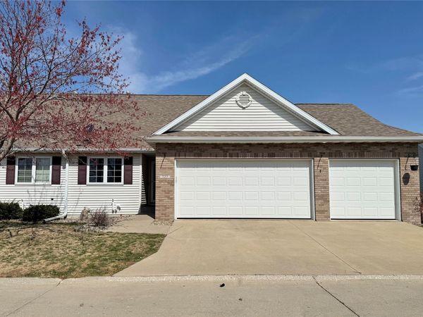 727 SE Ponds Edge Circle , Ankeny, IA 50021