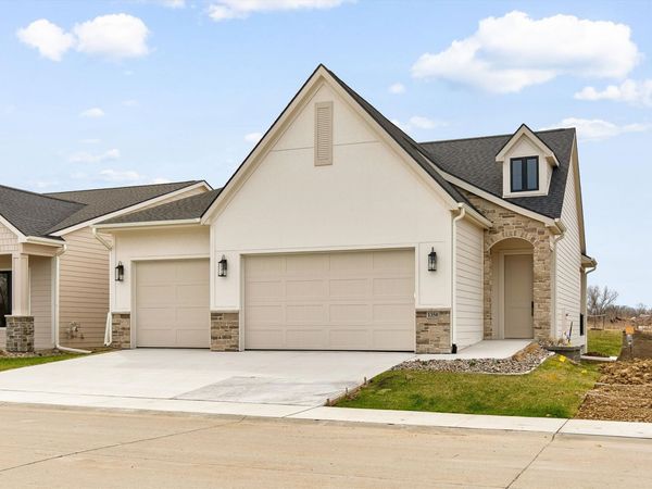1350 SE Menlo Drive , Waukee, IA 50263