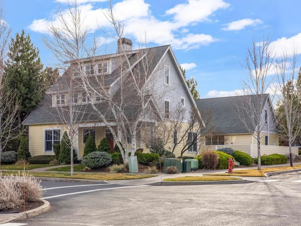 517 S Cottonwood Street, Sisters, OR 97759