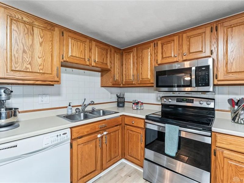 7039 Monte Carlo Drive, Englewood, OH 45322 Photo 14