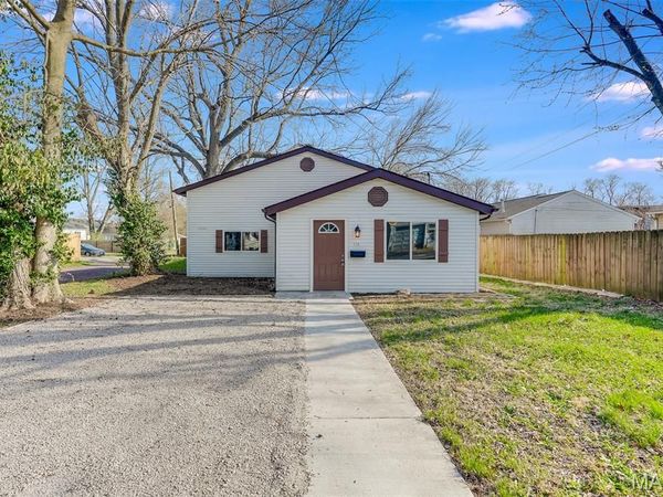 110 S 32nd Street , Belleville, IL 62226