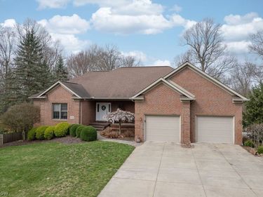 1044 Ledgebrook Drive, Tallmadge, OH 44278