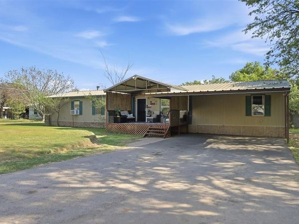 1000 Forest Oaks Street, Azle, TX 76020