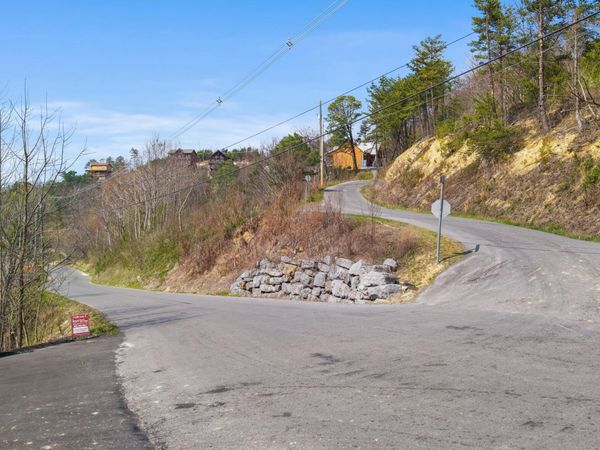 1923 Walker Tr, Sevierville, TN 37876