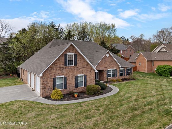 301 Stonebreeze Drive, Powell, TN 37849