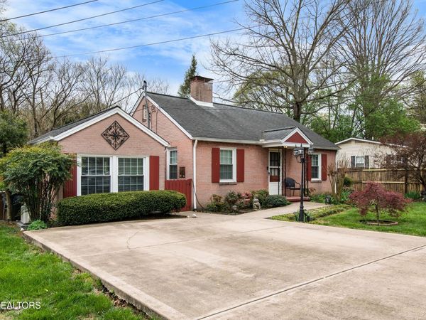 2820 Arbor Place, Knoxville, TN 37917