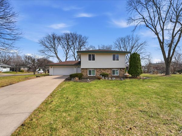 8212 Vincent Avenue N, Brooklyn Park, MN 55444