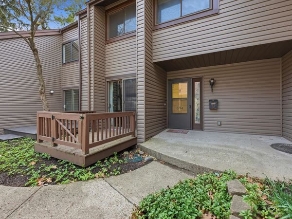 694 Tall Oaks Drive, Newark, OH 43055