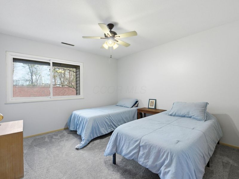 694 Tall Oaks Drive, Newark, OH 43055 Photo 17