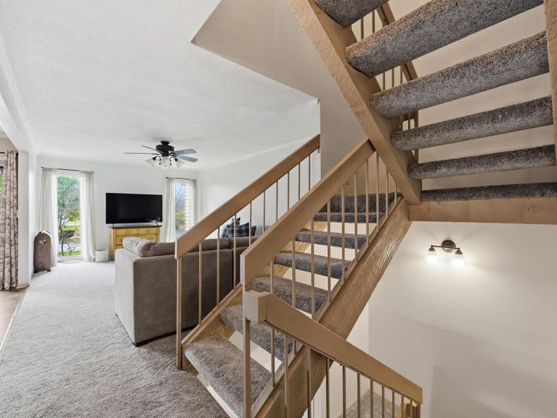 694 Tall Oaks Drive, Newark, OH 43055 Photo 2