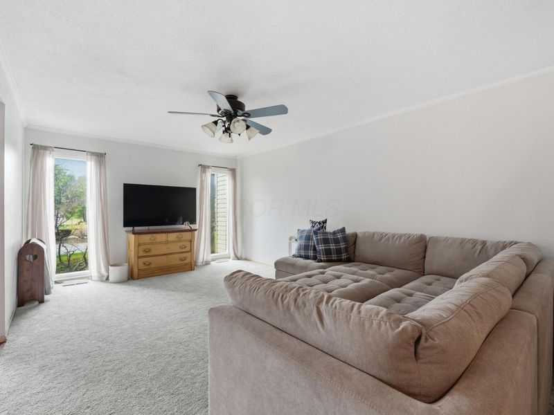 694 Tall Oaks Drive, Newark, OH 43055 Photo 3