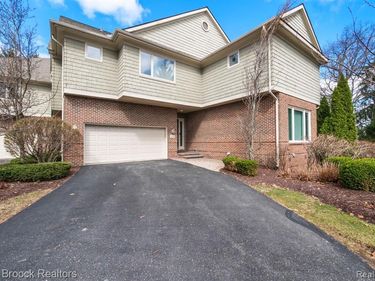 3828 PINE LAKE KNOLL Drive, West Bloomfield Twp, MI 48324