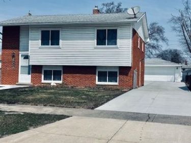 14022 Stoeflet Street, Gibraltar, MI 48173