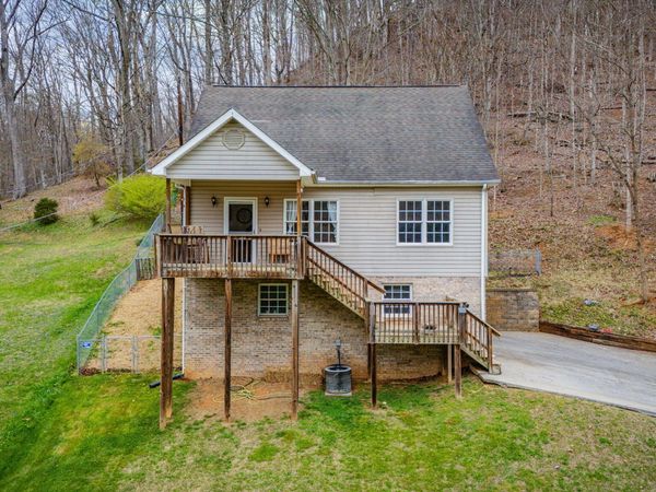 1214 Independence Avenue, Mount Carmel, TN 37645