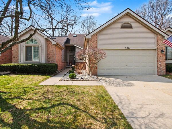 306 Pineknoll Court, Brighton, MI 48116