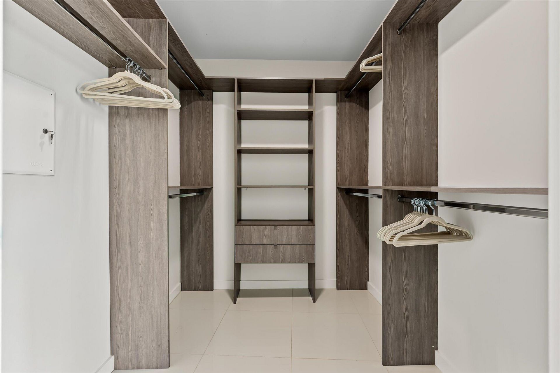 851 NE 1st Avenue, Unit 4100, Miami, FL 33132 Photo