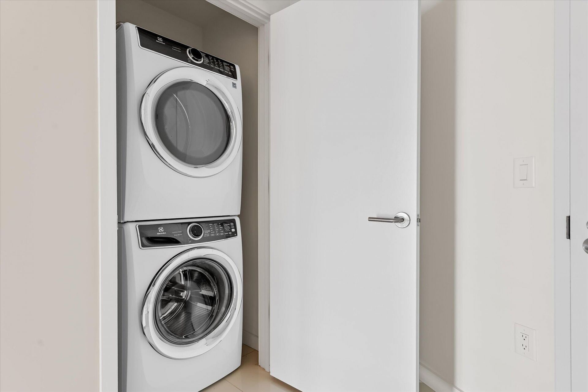 851 NE 1st Avenue, Unit 4100, Miami, FL 33132 Photo