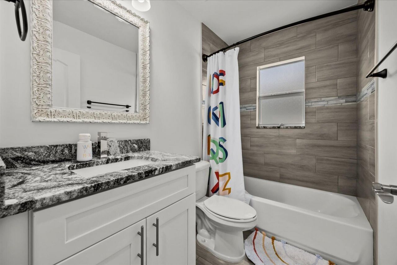 621 SE Prineville Street, Port Saint Lucie, FL 34983 Photo