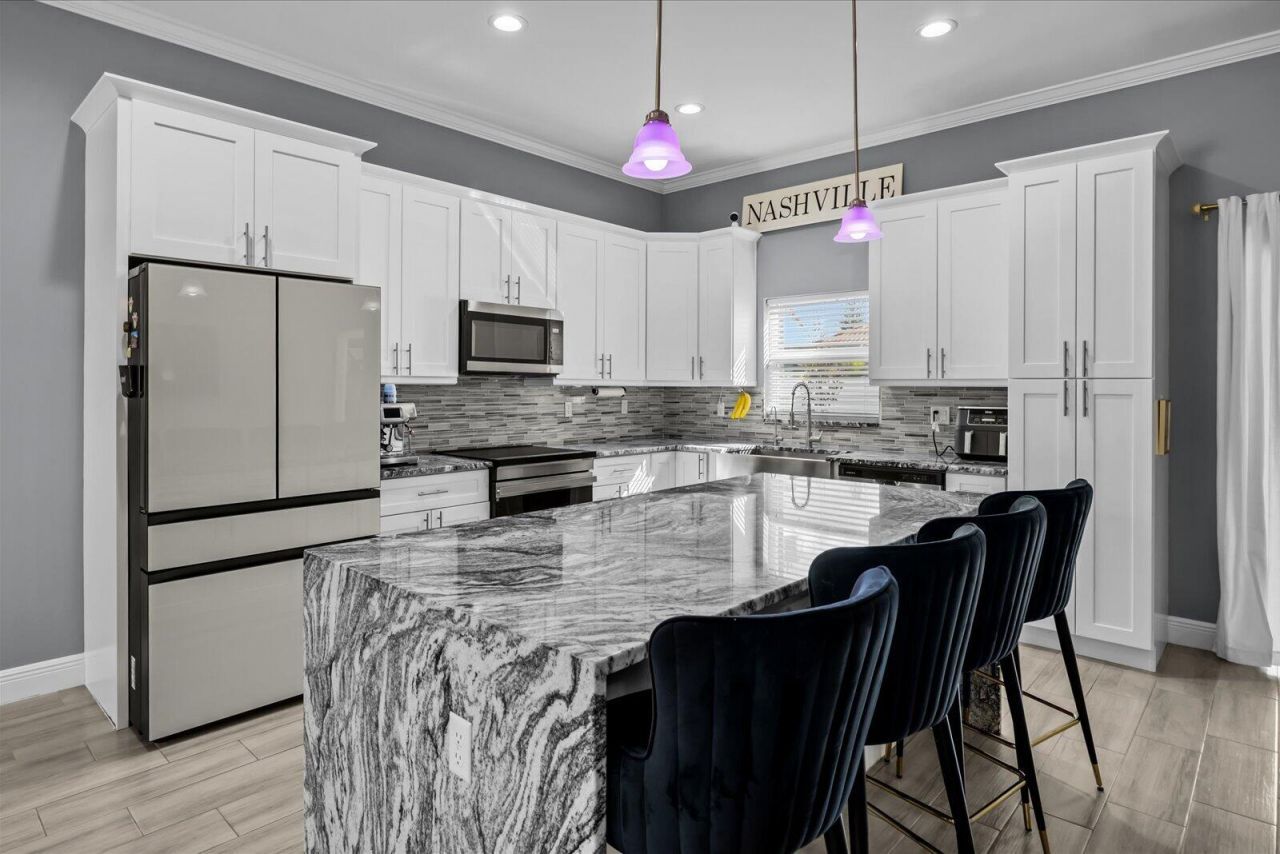 621 SE Prineville Street, Port Saint Lucie, FL 34983 Photo