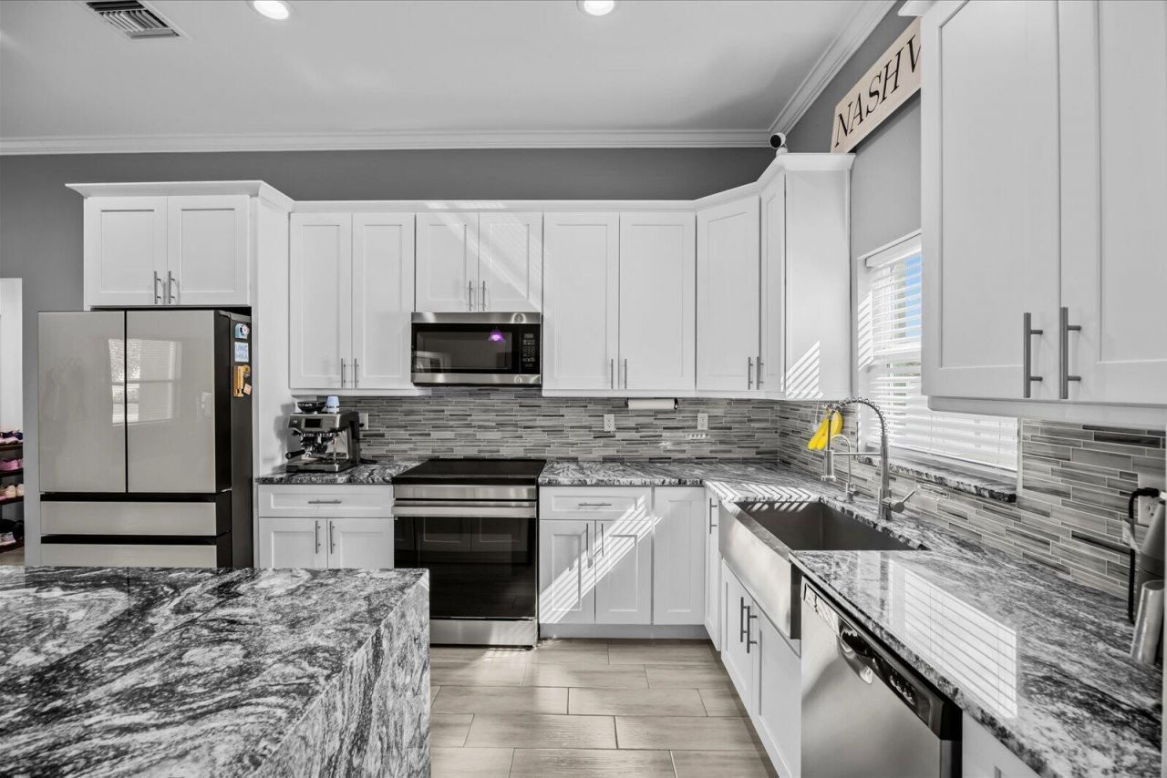 621 SE Prineville Street, Port Saint Lucie, FL 34983 Photo