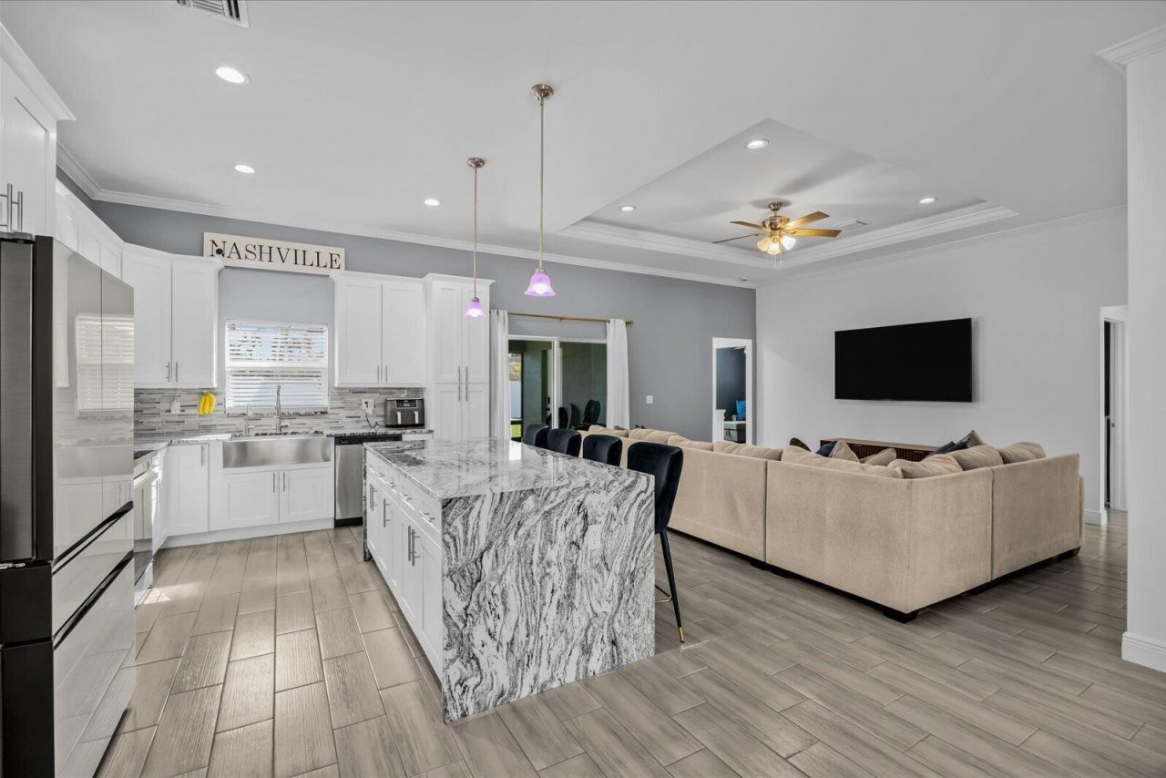 621 SE Prineville Street, Port Saint Lucie, FL 34983 Photo