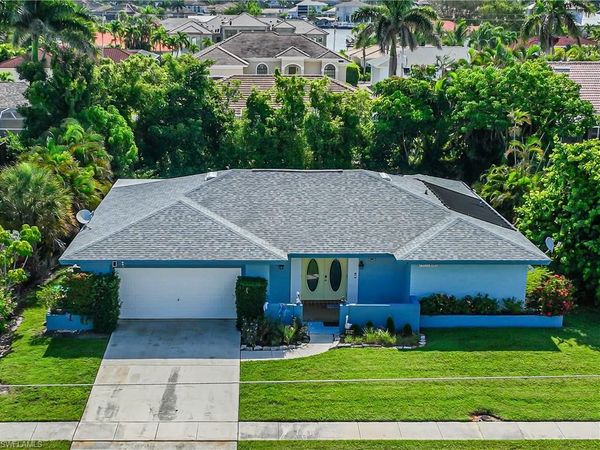 211 W Flamingo CIR, MARCO ISLAND, FL 34145