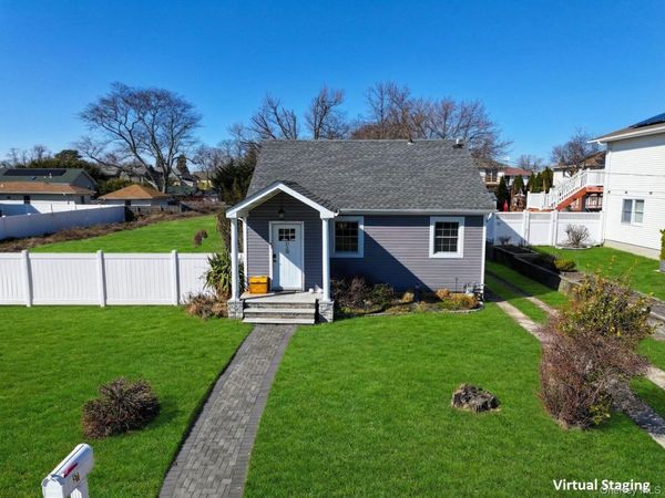 27 E Lincoln Avenue , Massapequa, NY 11758