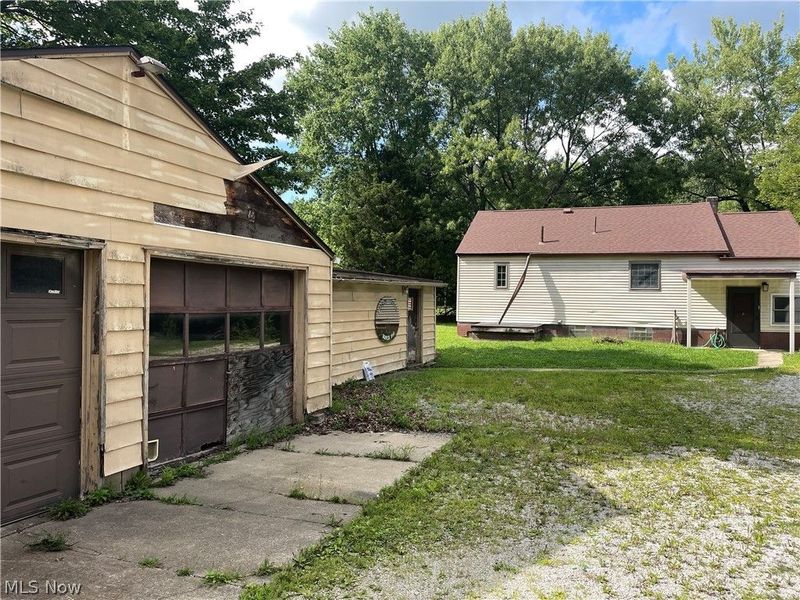 744 Carson Salt Springs Road, Mineral Ridge, OH 44440 Photo 5