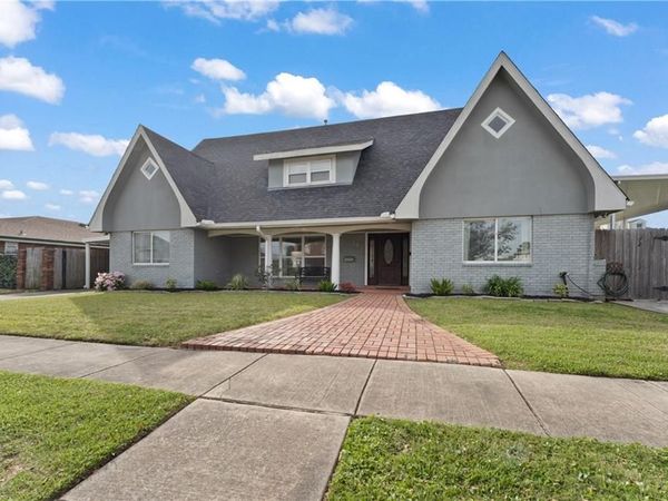 70 CAROLYN Court , Arabi, LA 70032