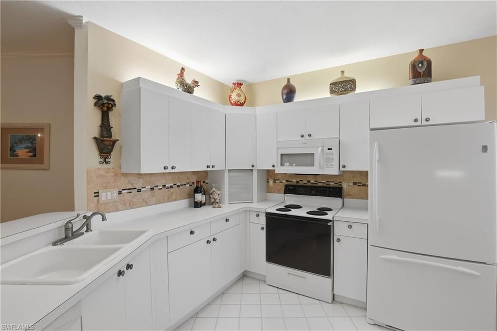 8420 Excalibur Cir, Unit R6, Naples, FL 34108 Photo