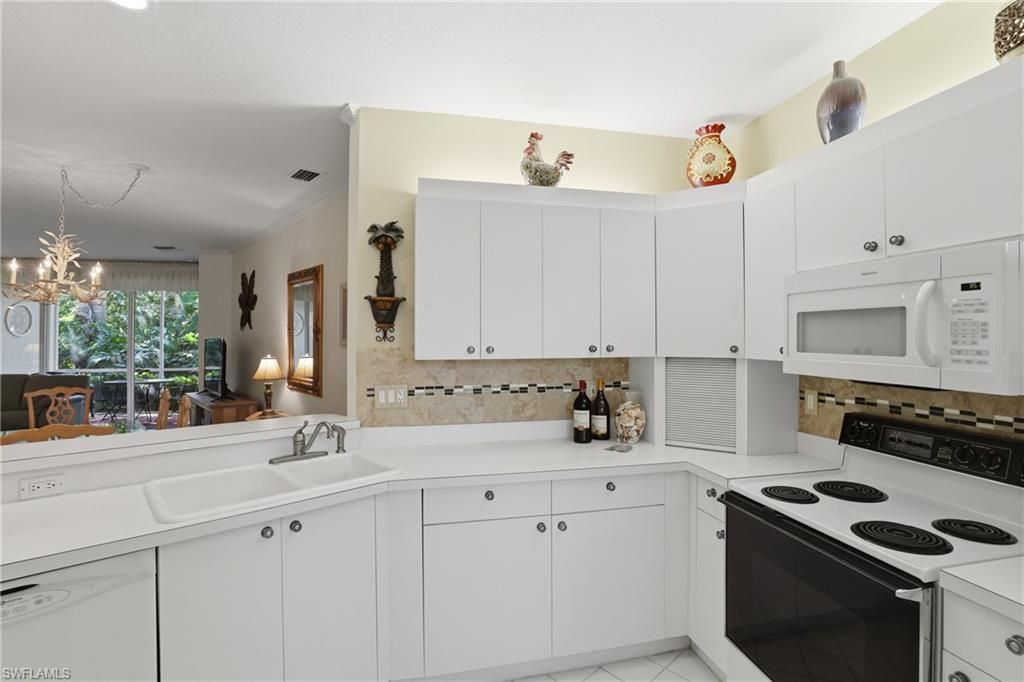 8420 Excalibur Cir, Unit R6, Naples, FL 34108 Photo