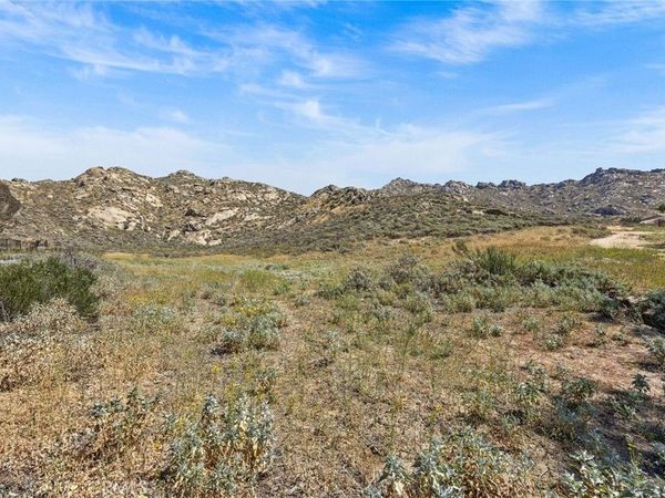 2001 Mt Vernon Avenue, Riverside, CA 92507