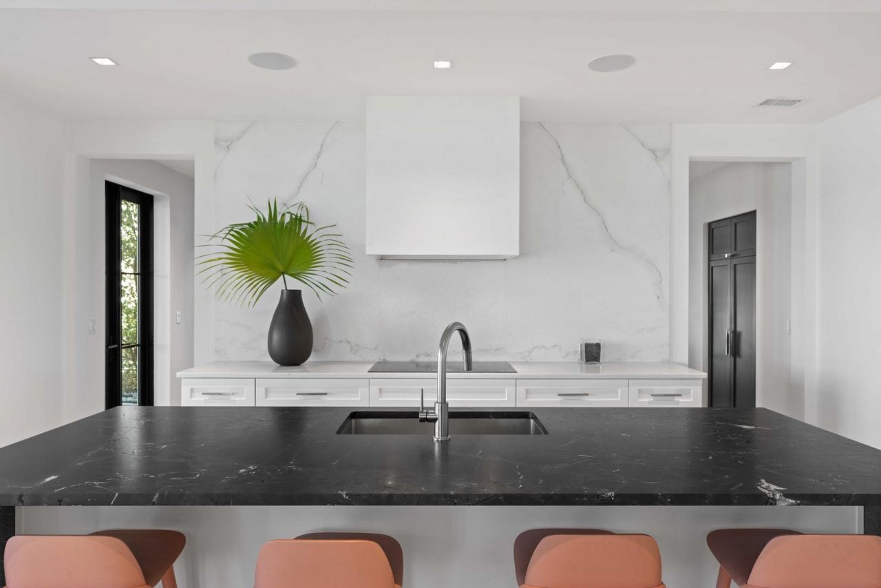 1001 Palm Boulevard Photo 10