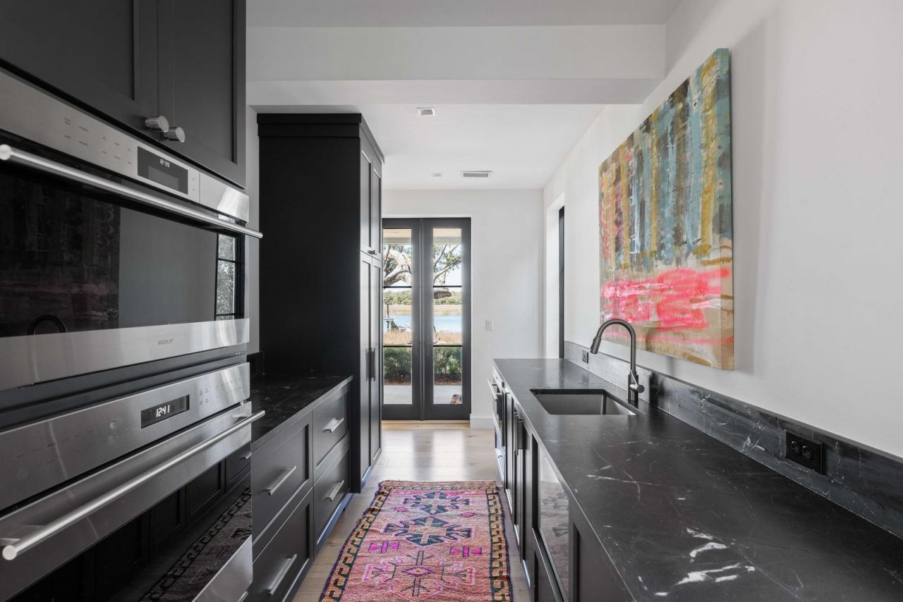 1001 Palm Boulevard Photo 15