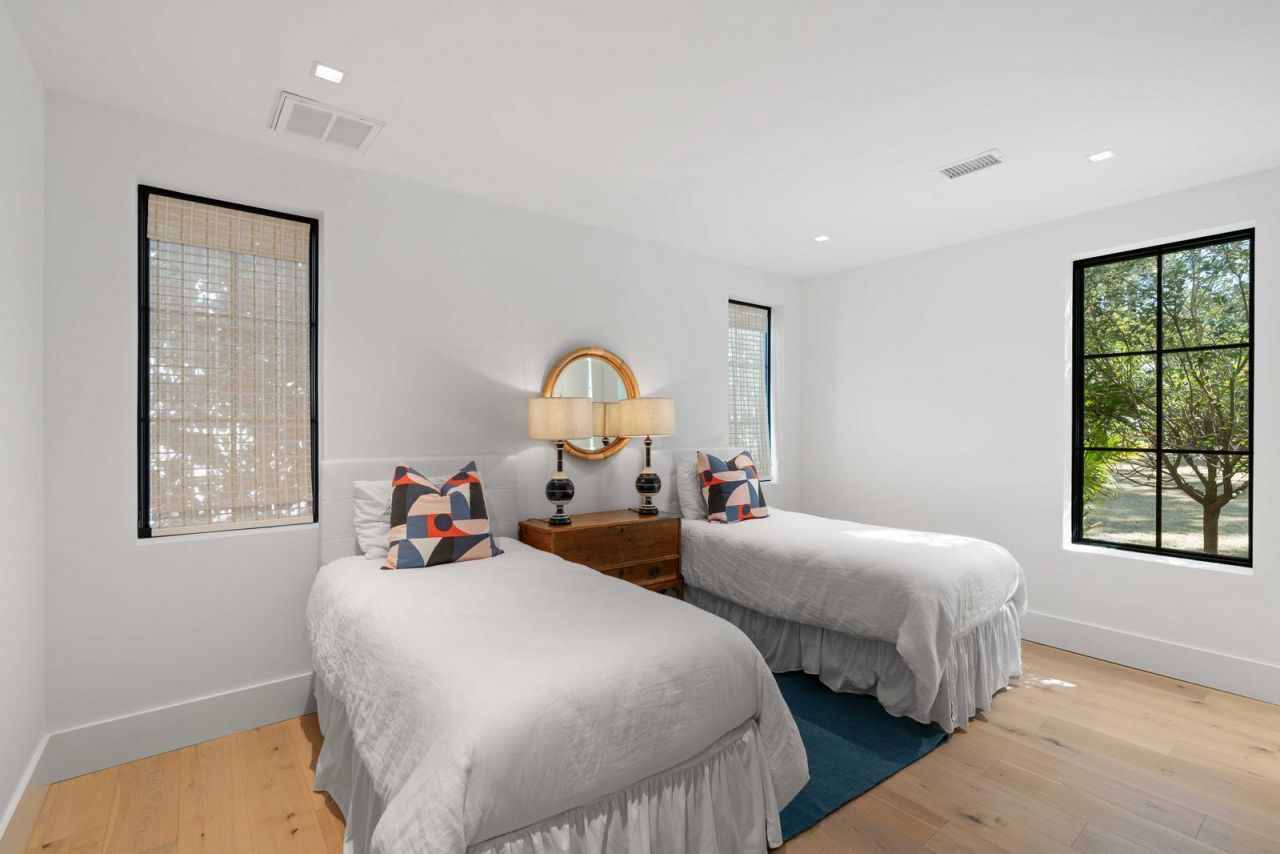 1001 Palm Boulevard Photo 21