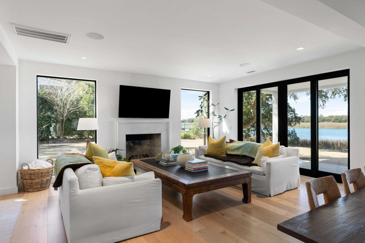 1001 Palm Boulevard Photo 7