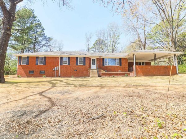 2711 Wood Street, Jonesboro, AR 72401