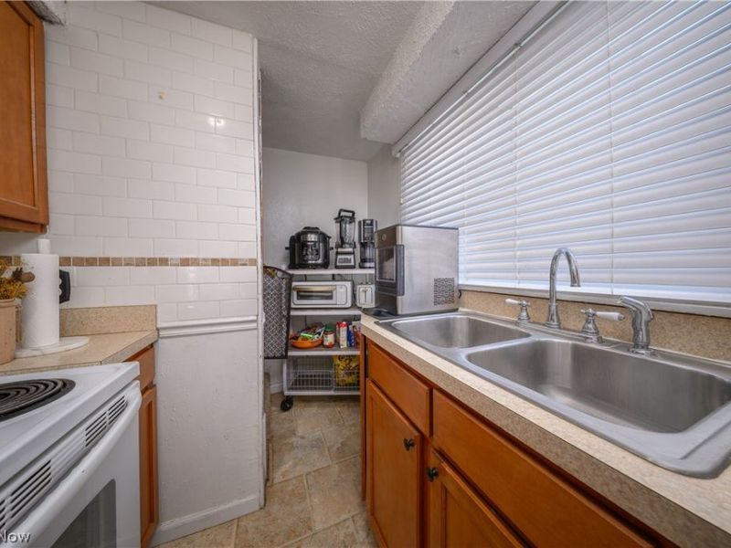 270 E Cassell Avenue, Barberton, OH 44203 Photo 12