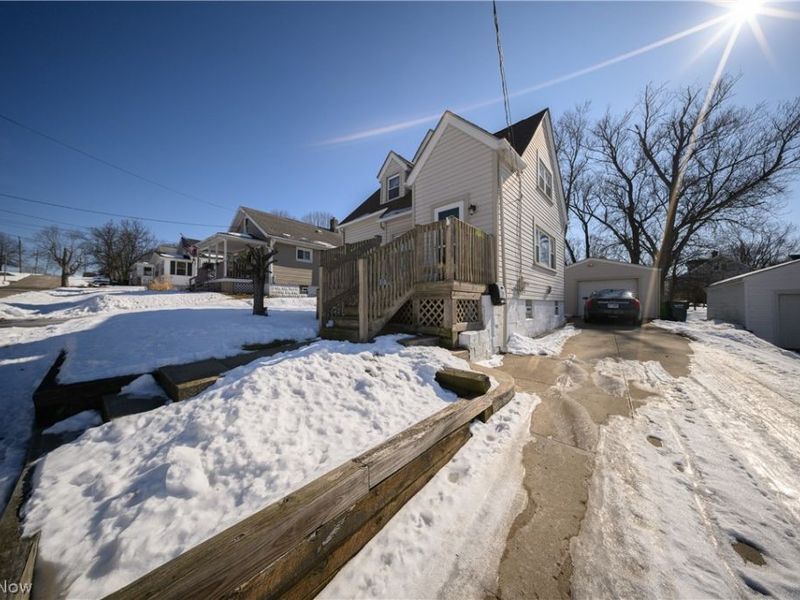 270 E Cassell Avenue, Barberton, OH 44203 Photo 3