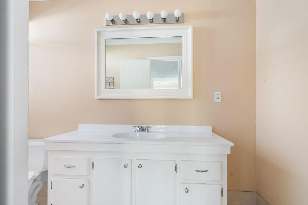 2 Greenway Village N, Unit 210, Royal Palm Beach, FL 33411 Photo