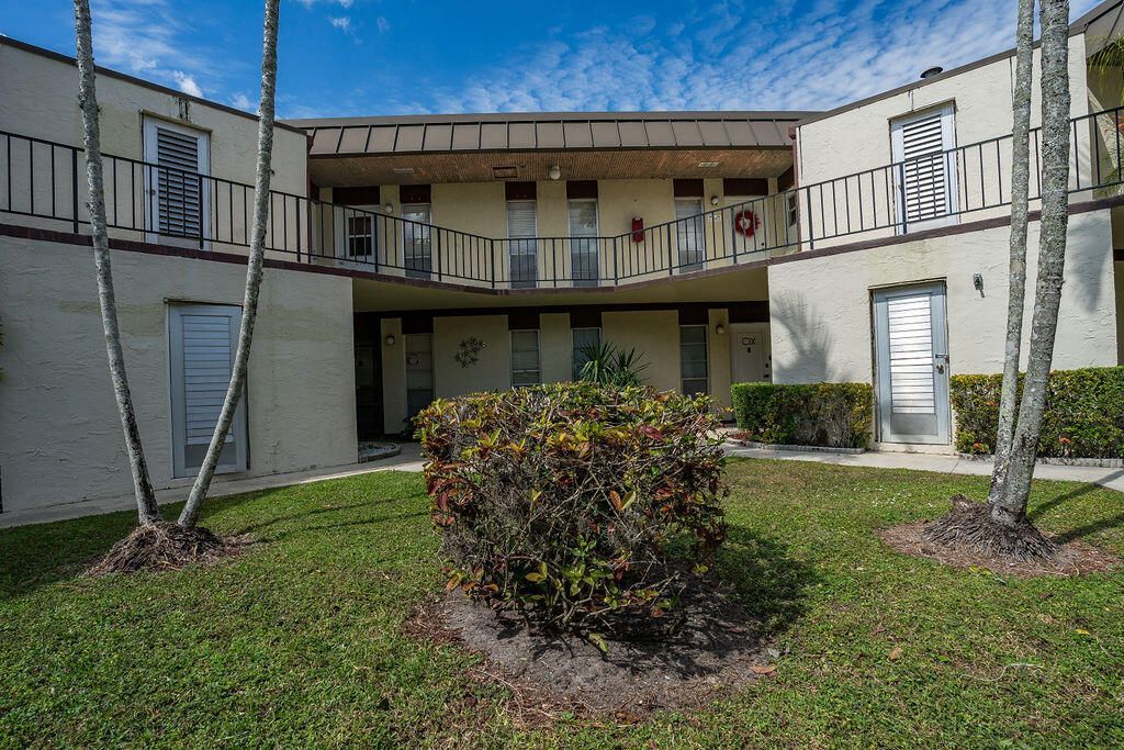2 Greenway Village N, Unit 210, Royal Palm Beach, FL 33411 Photo