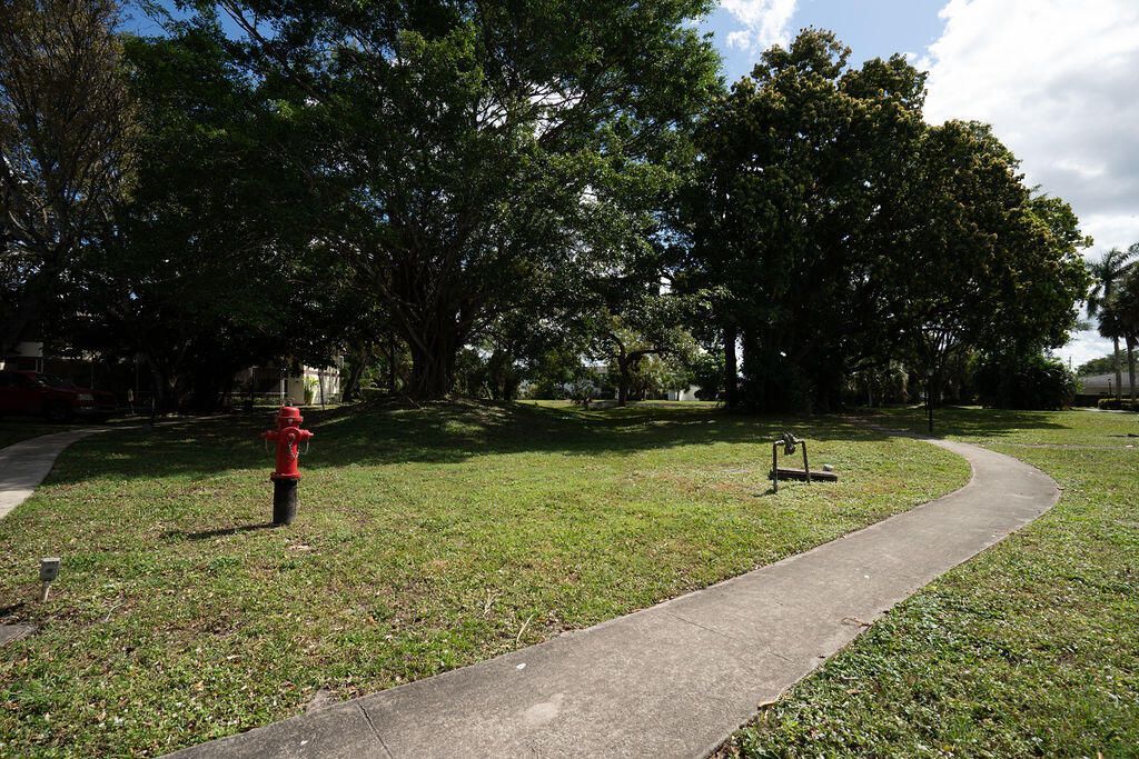 2 Greenway Village N, Unit 210, Royal Palm Beach, FL 33411 Photo