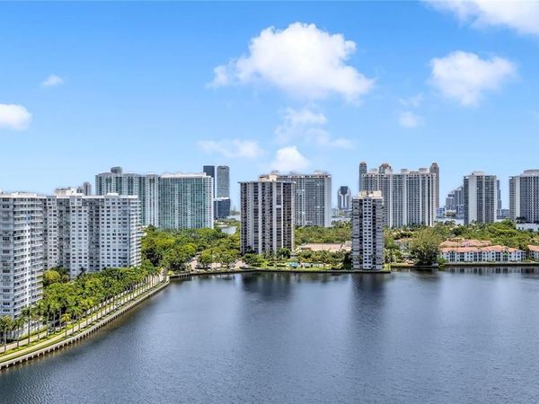 2750 NE 183rd Street, Unit 2202, Aventura, FL 33160