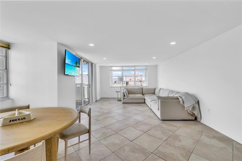 2750 NE 183rd Street, Unit 2202, Aventura, FL 33160 Photo