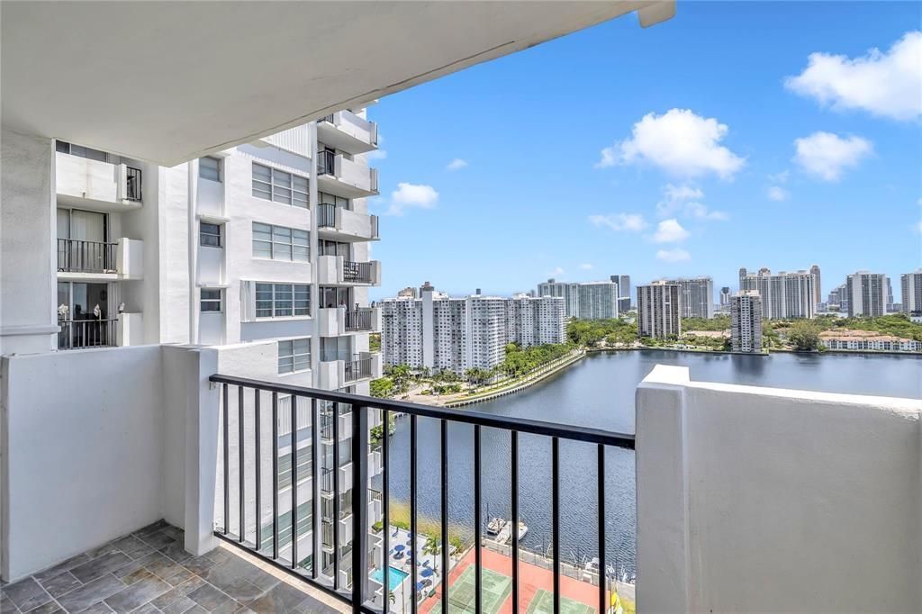 2750 NE 183rd Street, Unit 2202, Aventura, FL 33160 Photo