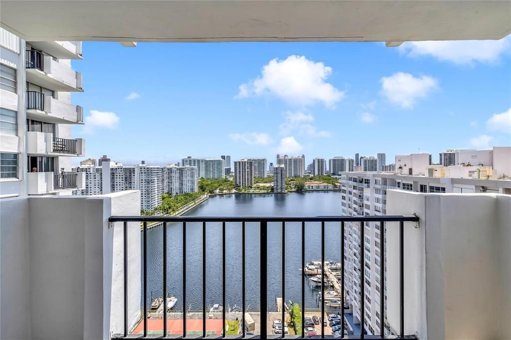 2750 NE 183rd Street, Unit 2202, Aventura, FL 33160 Photo