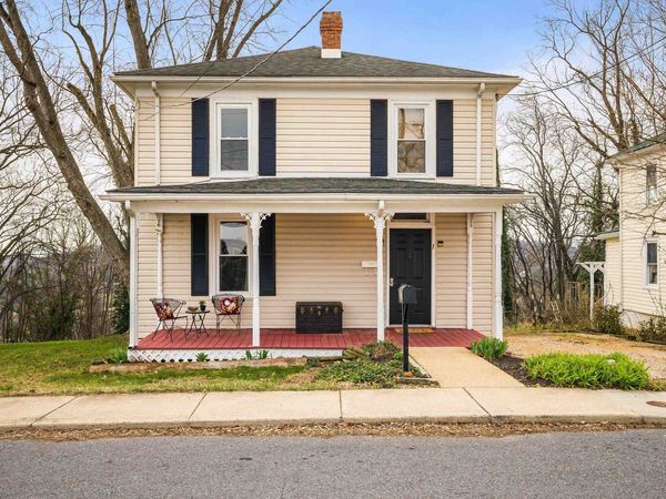 1306 W JOHNSON ST, STAUNTON, VA 24401