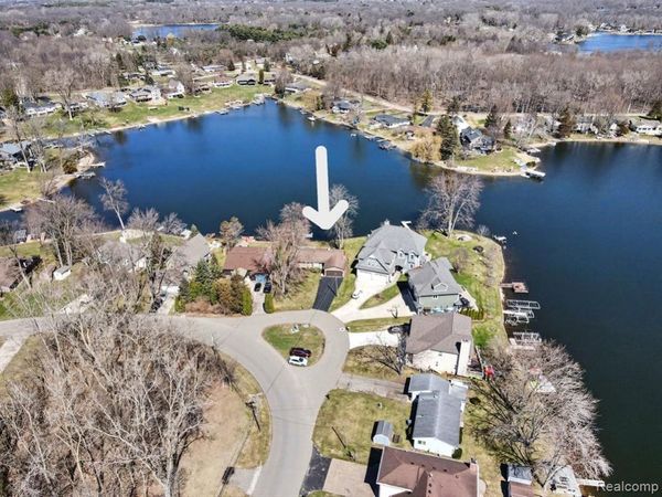 11591 PLEASANT VIEW Drive, Hamburg Twp, MI 48169