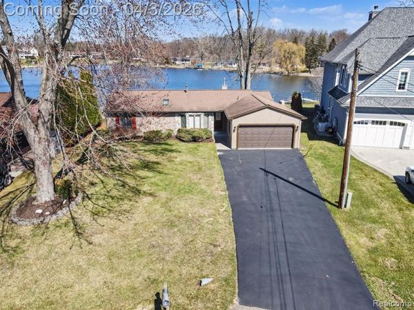 11591 PLEASANT VIEW Drive, Hamburg Twp, MI 48169