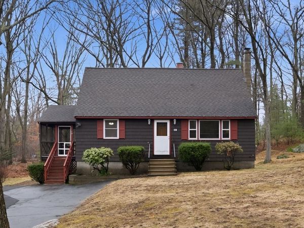 18 Moosewood St, Billerica, MA 01821